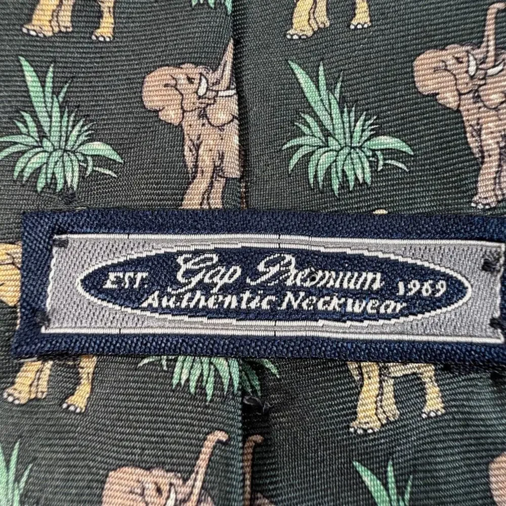 Vintage Gap Premium Olive Green Silk Elephant Safari Novelty Necktie